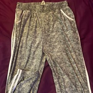 Grey joggers L